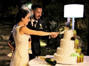 Reportage de mariage découpe de la pièce montée en Sicile